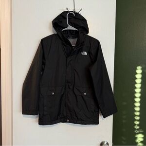 The north face kids black light weight long rain jacket 
size medium (10/12)